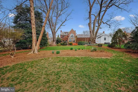Exterior - 9014 Fairview Rd, Silver Spring, MD 20910 photo 11 of 17