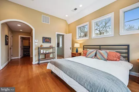Bedroom - 9014 Fairview Rd, Silver Spring, MD 20910 photo 4 of 8