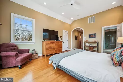 Bedroom - 9014 Fairview Rd, Silver Spring, MD 20910 photo 3 of 8