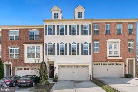 2048 Deertree Ln, Rockville, MD 20851