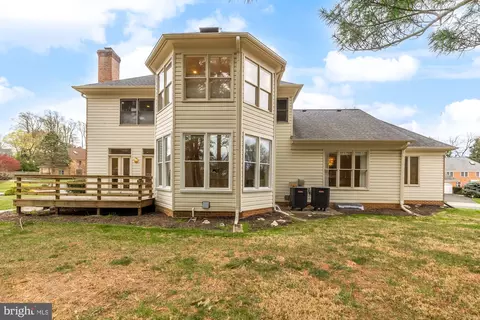 Exterior - 1 Winterset Ct, Potomac, MD 20854 photo 4 of 5