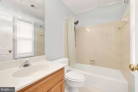 Bath - 1 Winterset Ct, Potomac, MD 20854 photo 3 of 6