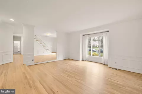 Living - 1 Winterset Ct, Potomac, MD 20854 photo 2 of 9