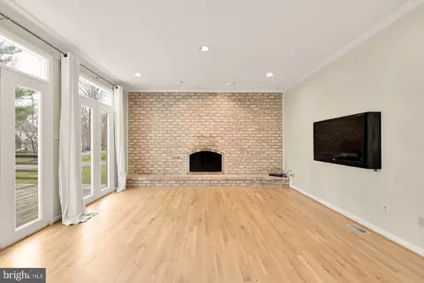 Living - 1 Winterset Ct, Potomac, MD 20854 photo 7 of 9