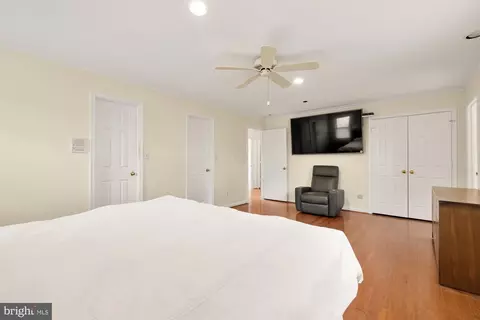 Bedroom - 1 Winterset Ct, Potomac, MD 20854 photo 3 of 5