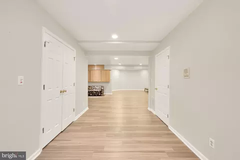 Entry Way - 1 Winterset Ct, Potomac, MD 20854 photo 3 of 4