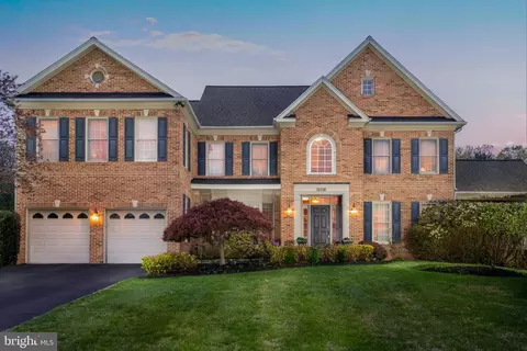 10716 Cloverbrooke Dr, Potomac, MD 20854