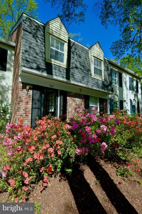 862 Azalea Dr #20-862, Rockville, MD 20850