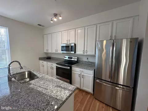 201 High Gables Dr #202, Gaithersburg, MD 20878