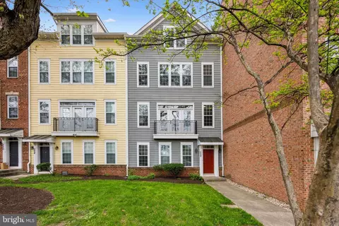 228 N Summit Ave #27-228, Gaithersburg, MD 20877