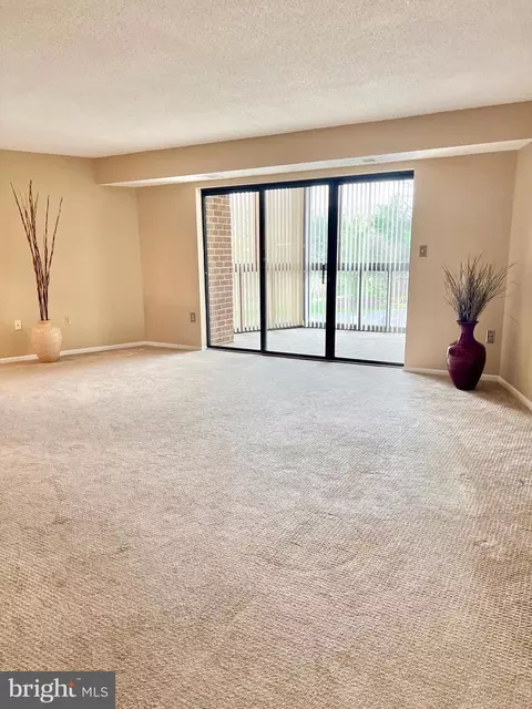 Living - 15100 Interlachen Dr #4-417, Silver Spring, MD 20906 photo 1 of 3