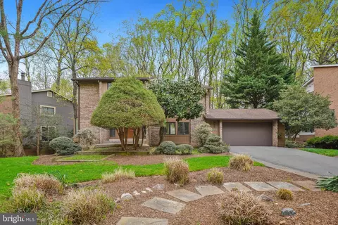 8601 Carlynn Dr, Bethesda, MD 20817