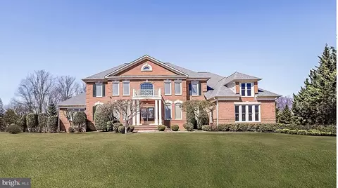 16612 Harbour Town Dr, Ashton, MD 20861