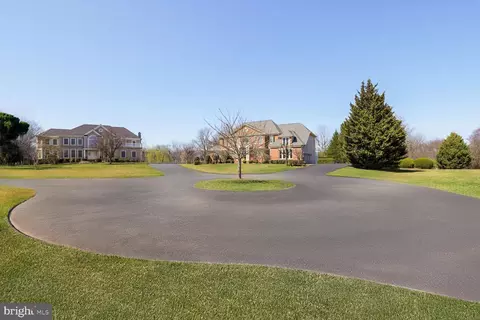 16612 Harbour Town Dr, Ashton, MD 20861 photo 2