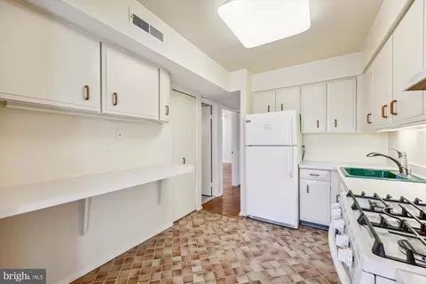 Kitchen - 9907 Blundon Dr #5-301, Silver Spring, MD 20902 photo 3 of 3