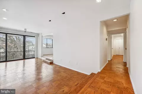 Living - 9907 Blundon Dr #5-301, Silver Spring, MD 20902 photo 3 of 7