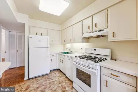 Kitchen - 9907 Blundon Dr #5-301, Silver Spring, MD 20902 photo 2 of 3