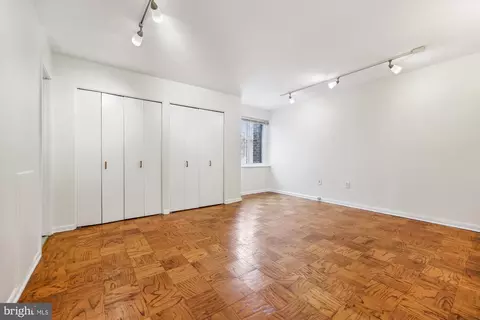 Living - 9907 Blundon Dr #5-301, Silver Spring, MD 20902 photo 5 of 7