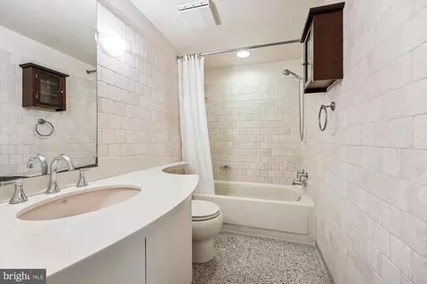 Bath - 9907 Blundon Dr #5-301, Silver Spring, MD 20902 photo 2 of 2