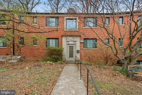 8720 Manchester Rd #4, Silver Spring, MD 20901 photo 2