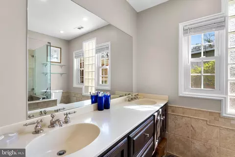 Bath - 13131 Holdridge Rd, Silver Spring, MD 20906 photo 2 of 3