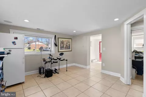 Entry Way - 13131 Holdridge Rd, Silver Spring, MD 20906 photo 5 of 6