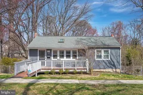 12 Grandin Cir, Rockville, MD 20851
