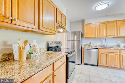 9238 Three Oaks Dr, Silver Spring, MD 20901 photo 11