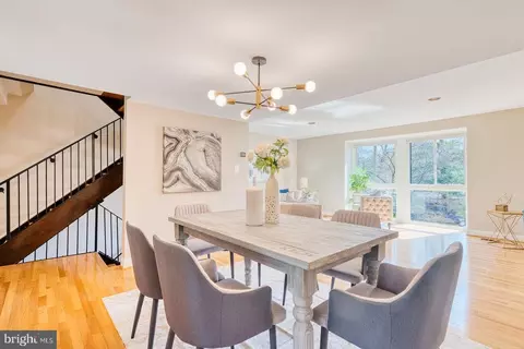 9238 Three Oaks Dr, Silver Spring, MD 20901 photo 4