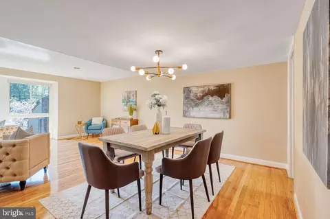 9238 Three Oaks Dr, Silver Spring, MD 20901 photo 3