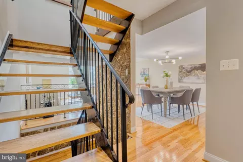 9238 Three Oaks Dr, Silver Spring, MD 20901