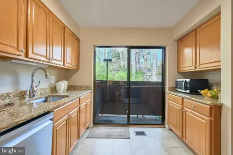 9238 Three Oaks Dr, Silver Spring, MD 20901 photo 12