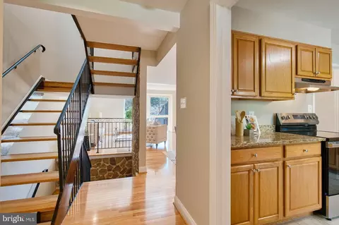 9238 Three Oaks Dr, Silver Spring, MD 20901 photo 10
