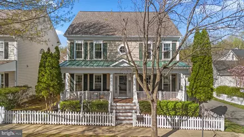 976 Featherstone St, Gaithersburg, MD 20878