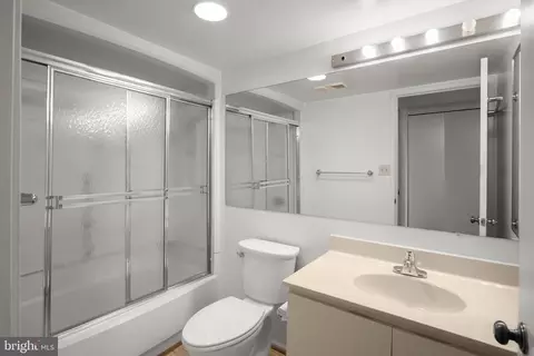 Bath - 15101 Interlachen Dr #1-618, Silver Spring, MD 20906 photo 1 of 3