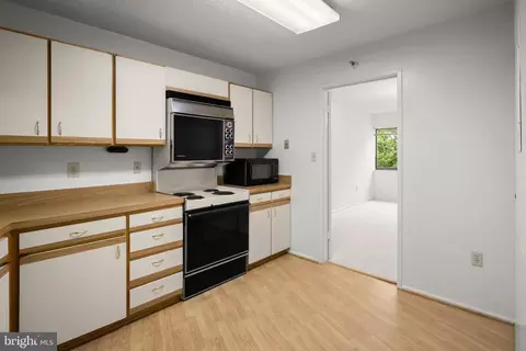 Kitchen - 15101 Interlachen Dr #1-618, Silver Spring, MD 20906 photo 3 of 3