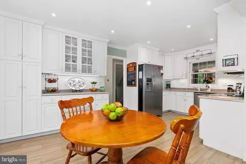 Kitchen - 3004 Bluff Point Ln, Silver Spring, MD 20906 photo 4 of 4