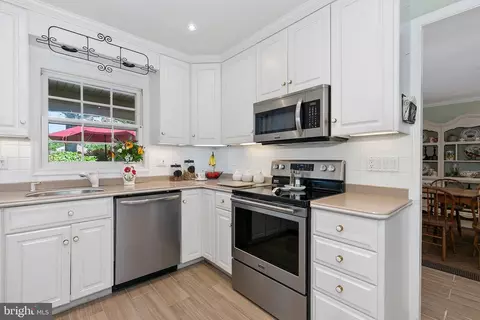 Kitchen - 3004 Bluff Point Ln, Silver Spring, MD 20906 photo 2 of 4