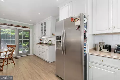Kitchen - 3004 Bluff Point Ln, Silver Spring, MD 20906 photo 3 of 4