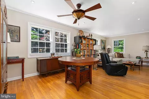 Living - 3004 Bluff Point Ln, Silver Spring, MD 20906 photo 4 of 4