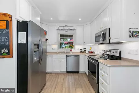 Kitchen - 3004 Bluff Point Ln, Silver Spring, MD 20906 photo 1 of 4