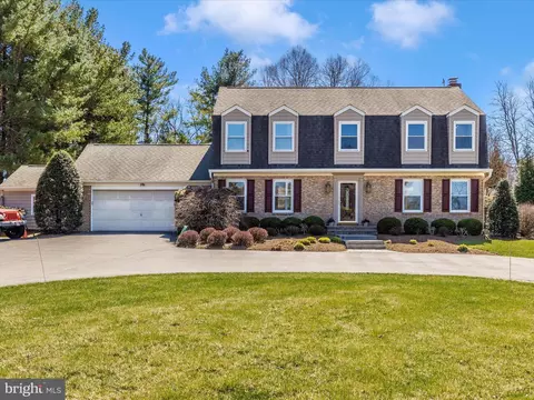 8204 Goodhurst Dr, Gaithersburg, MD 20882
