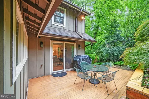 Exterior - 9500 Woodstock Ct, Silver Spring, MD 20910 photo 4 of 10