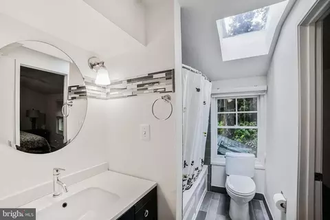 Bath - 9500 Woodstock Ct, Silver Spring, MD 20910 photo 3 of 3