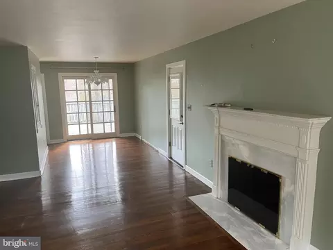 Living - 1235 Cresthaven Dr, Silver Spring, MD 20903 photo 2 of 2