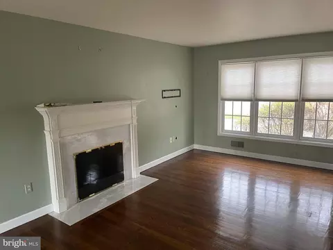 Living - 1235 Cresthaven Dr, Silver Spring, MD 20903 photo 1 of 2