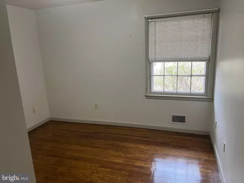 Bedroom - 1235 Cresthaven Dr, Silver Spring, MD 20903 photo 1 of 1
