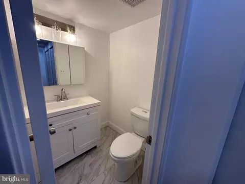 Bath - 9909 Blundon Dr #4-202, Silver Spring, MD 20902 photo 1 of 2