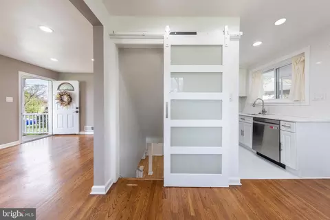 Entry Way - 12112 Atherton Dr, Silver Spring, MD 20902 photo 3 of 6