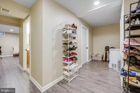 Entry Way - 14854 Hammersmith Cir, Silver Spring, MD 20906 photo 4 of 4